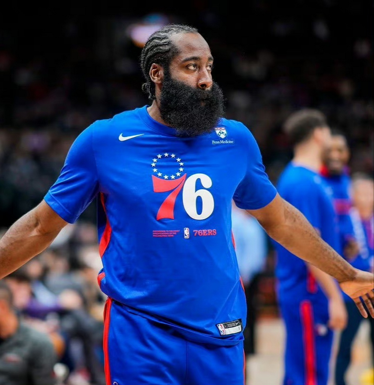 星空体育官网-哈登陷入低谷，球队未来可期连败，险胜球队命运悬念！