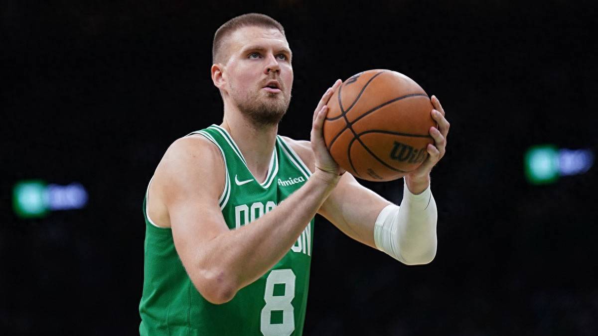 星空体育官网-西蒙斯险胜波尔津吉斯，逆转取胜关键表现点燃全场！