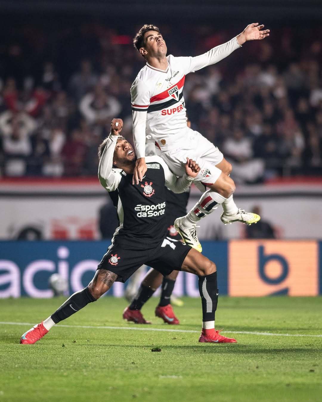 包含伊布复出首秀出彩，阿森纳主场血战巴黎圣日耳曼，豪取3连胜的词条